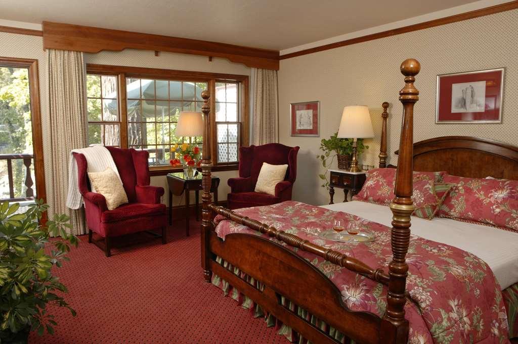 Benbow Historic Inn ガーバービル 部屋 写真